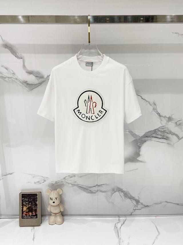 Moncler 蒙口-纯棉260克圆领T恤 胸前毛巾绣拼色字母Logo标识 纯原品质 原版面料100 %棉质 百搭时尚 轻奢潮流 吊牌 领标 洗水 三标齐全 尺 Moncler 蒙口-纯棉260克圆领T恤 胸前毛巾绣拼色字母Logo标识 纯原品质 原版面料100 %棉质 百搭时尚 轻奢潮流 吊牌 领标 洗水 三标齐全 尺