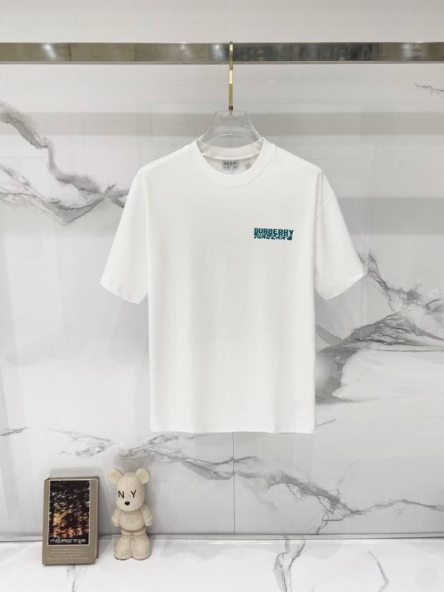 Burberry 巴宝莉-纯棉260克圆领T恤 前后扭曲字母印花图案Logo标识 纯原品质 原版面料100 ％棉质 百搭时尚 轻奢潮流 吊牌 领标 洗水 三标齐
