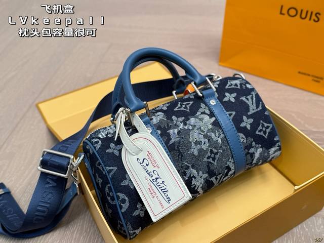 Airplane Box Lv Keepall Pillow Bag Large capacity for everyday outings Can hold