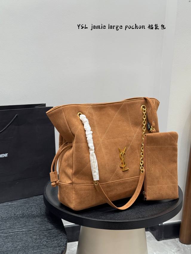 Suede/Flat Leather Size: 31.33cm Saint Laurent is so versatile, oh my god Jamie