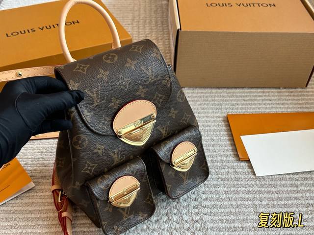 复刻版 礼盒 尺寸： 20*20Cm Lv白彩双肩包 顶级原单 原版面料 配头层牛皮 这个颜色真的超好看 就喜欢那种简单的高级感 手感很舒适 质感满满