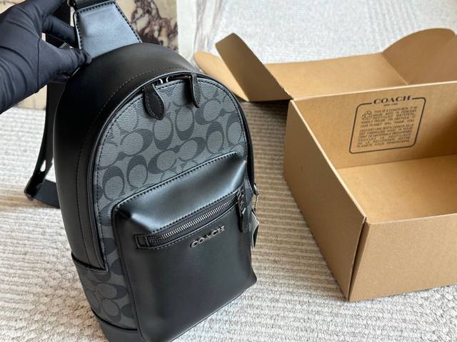 蔻驰Coach 专柜新款 胸包 L斜挎包 原版pvc面料 时尚百搭的款式香港专柜新款 尺寸 32 20配礼盒