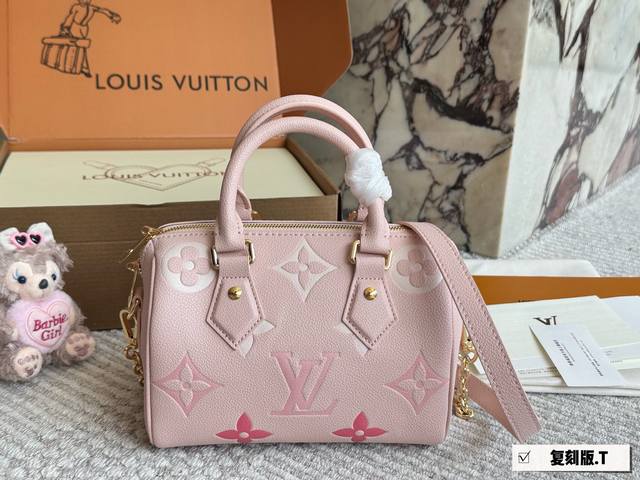 新款 配盒 Size：20*14Cm L家 Ss23 Speedy 20 一起感受紫色的快乐~ 拎一个小包包真的爱了爱了~ 紫色 搜索：Lv Nano