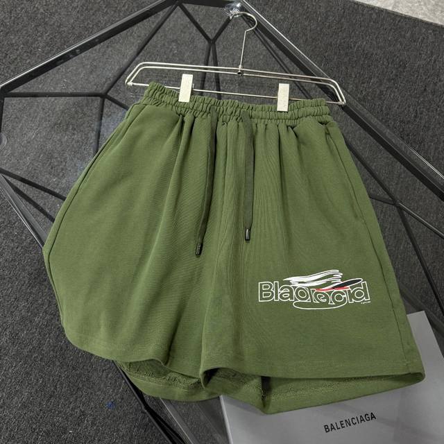 高品质Balenciga 巴黎世家 面料采用纯棉毛圈400克厚实面料，上身效果宽松休闲，潮流大版型，三标齐全 ，男女同款 工艺：数码直喷印花 颜色：黑色 灰色