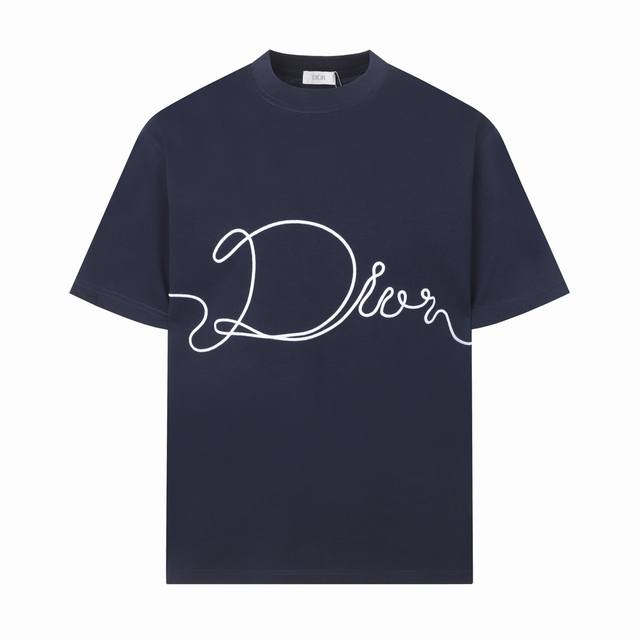 26Ss 迪奥 Dior 320克重磅面料,进口机签名刺绣字母Logo 短袖,男女同款,三标齐全。 颜色:黑色 白色 藏青色 酒红色 尺码:S 一 Xxl 26Ss 迪奥 Dior 320克重磅面料,进口机签名刺绣字母Logo 短袖,男女同款,三标齐全。 颜色:黑色 白色 藏青色 酒红色 尺码:S 一 Xxl