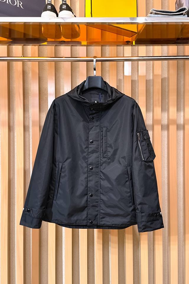Prada official website style, complete with all three tags, early release of the Prada official website style, complete with all three tags, early release of the