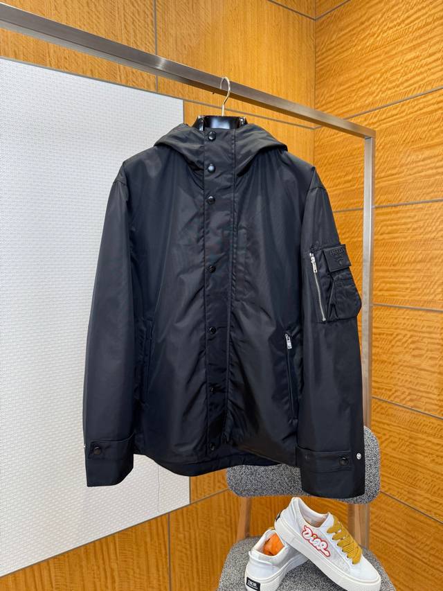 Prada official website style, complete with all three tags, early release of the Prada official website style, complete with all three tags, early release of the