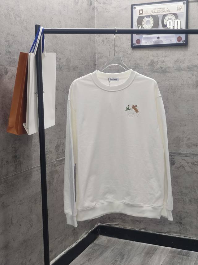 Loewe*罗意威秋冬刺绣花卉小兔卫衣 面料采用定制420G高克重磅毛圈 厚实挺阔有有形，手感质感更佳 不易变形 不易缩水 保持长久的美观 ！！ 进口万针精密刺