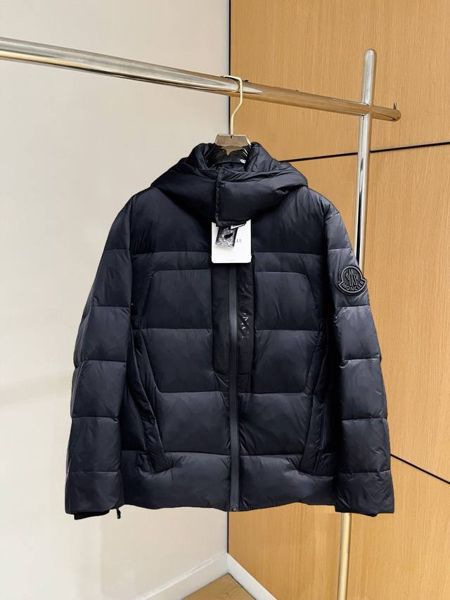 Moncler 2025 Autumn/Winter New Down Jacket. This jacket, touted as the most high