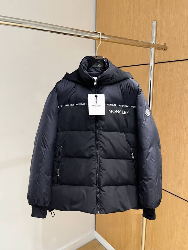 Moncler 2025 Autumn/Winter New Down Jacket. This jacket, touted as the most high