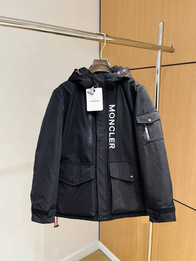 Moncler 2025 Autumn/Winter New Down Jacket. This jacket, touted as the most high