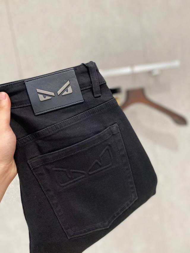 Fendi 25Ss New Light Color Denim Jeans High-quality original jeans from a physic Fendi 25Ss New Light Color Denim Jeans High-quality original jeans from a physic
