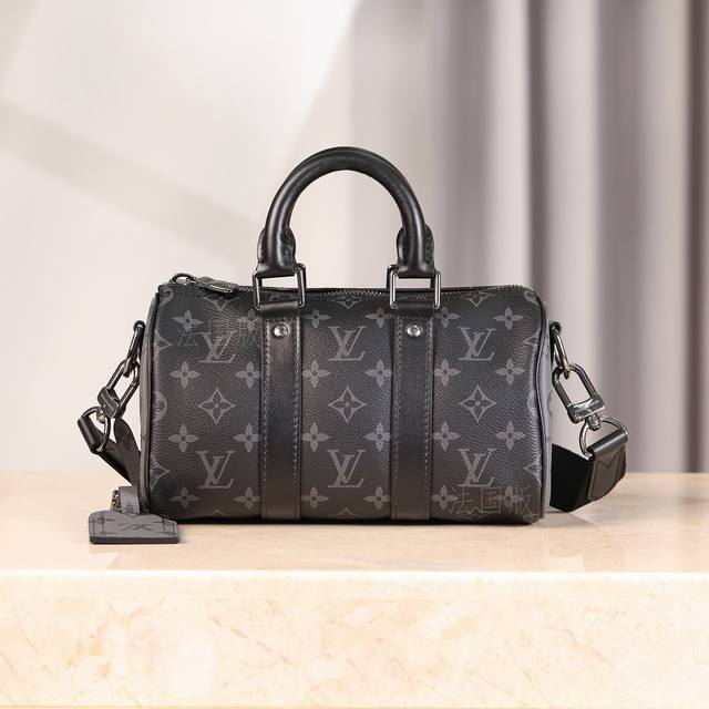 出厂全套包装163C M46271法国 详细特征 尺寸：25X15X11厘米 长度X高X宽 “Monogram Eclipse Reverse 涂层帆布 牛皮革