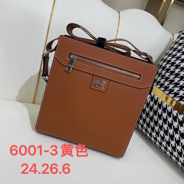 新款 爱马仕原单正品新款：专柜同款高端男士休闲斜挎包做工超级精致优雅。配用进口原料牛皮专用里布包装袋。皮质手感柔软舒适“超级上档次型号6001-3黑色、兰色、土