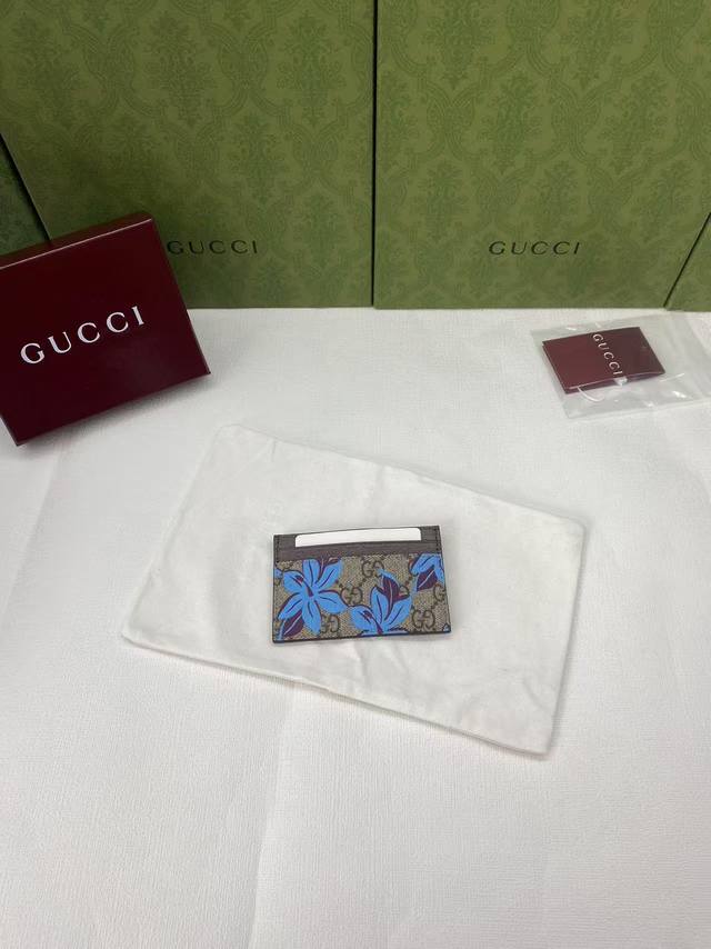 Style No. 841149 Fae0D The iconic Gg Supreme canvas makes a stunning debut in th