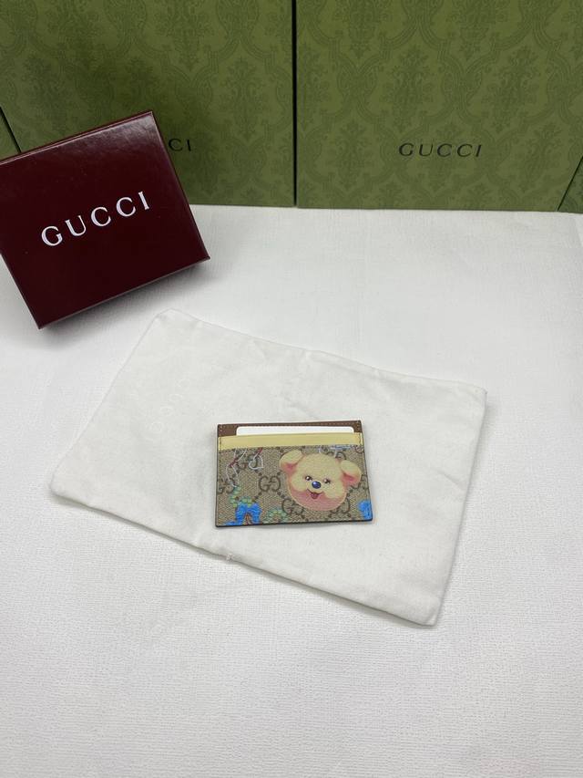 Comes in a red box. Korean artist Inji Seo presents a vibrant and innovative des