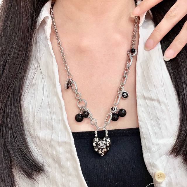 Chanel vintage necklace. Chanel's designs truly need no introduction; every piec