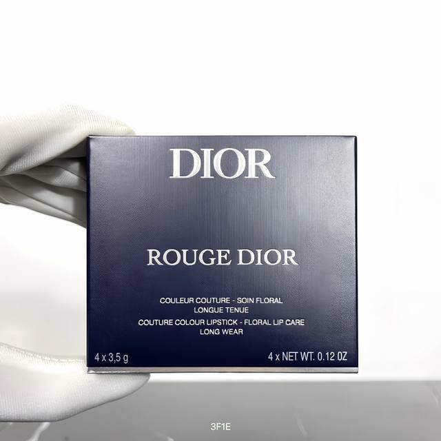 高端品质 120 迪奥蓝金口红四件套圣诞奇遇限量款！圣诞限量款奇遇4件套。色号：丝绒998-228-720-840。