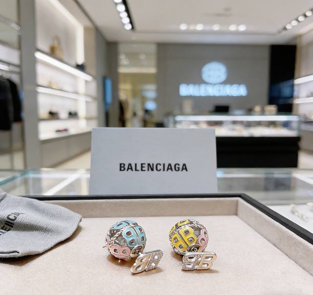 Balenciaga 巴黎世家耳钉 王炸系列 专柜同步 更新 简约圈口叠加造型耳环 经典造型搭配 设计感十足 搭配衣服绝绝子