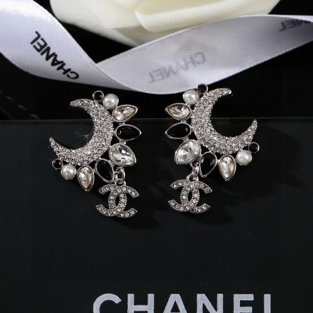 Chanel's new earrings are so beautiful! A must-have accessory for a sophisticate Chanel's new earrings are so beautiful! A must-have accessory for a sophisticate
