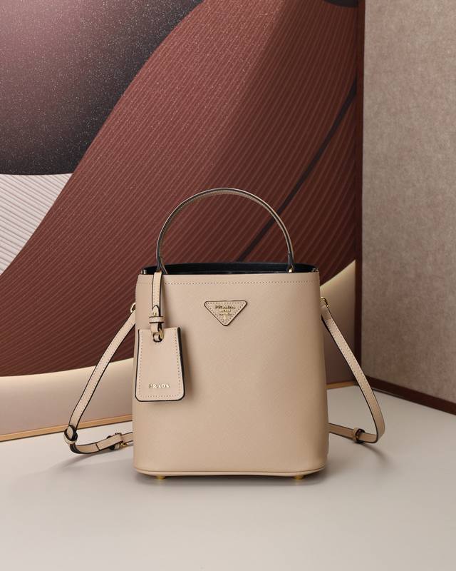 新款大号1020，prada Double Bucket 高级鳄鱼纹拼色水桶包 普拉达 20Fw 专柜美腻新品 原版手掌纹牛皮超洋气咯 最新款可是俘获了不少少女