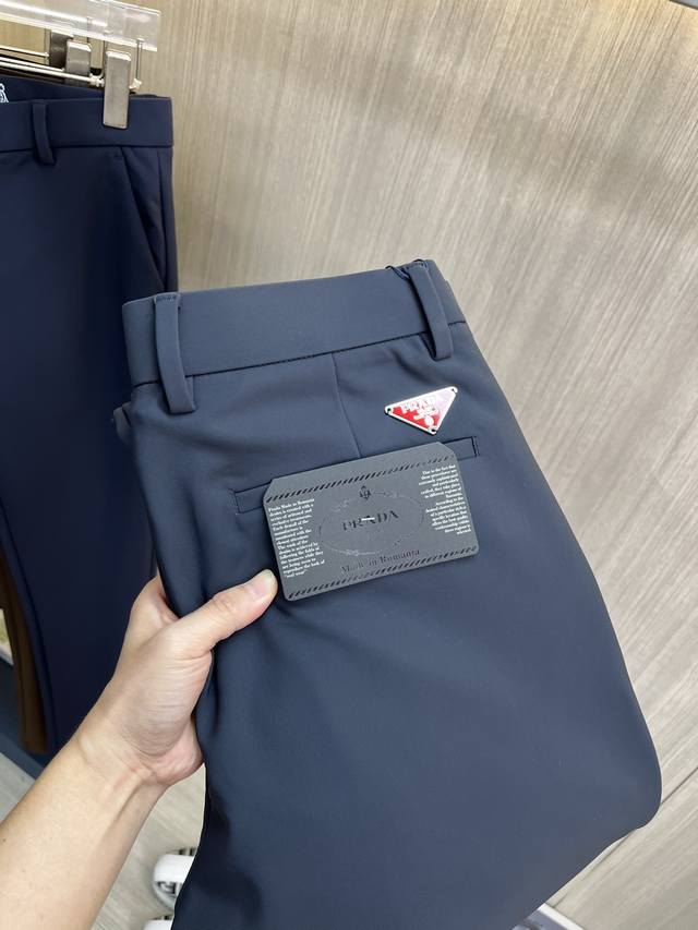 Prada casual trousers/dress trousers, new autumn/winter style, thick, high-end c