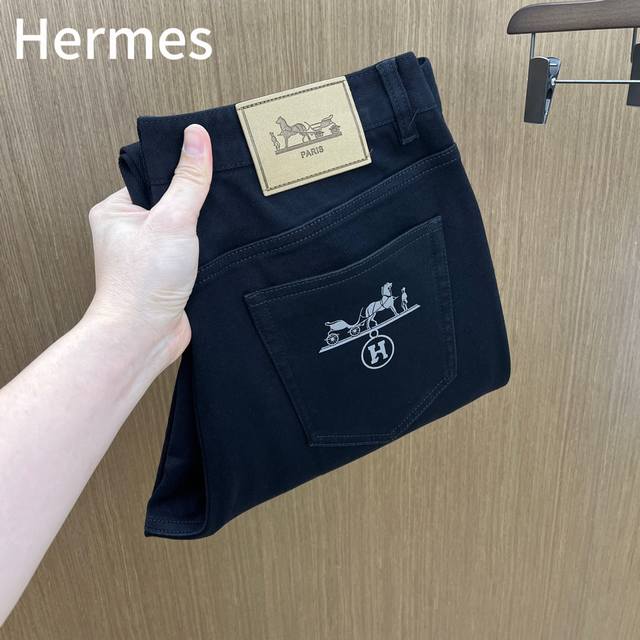Supports the official website launch of Her 2550 Autumn/Winter new casual jeans