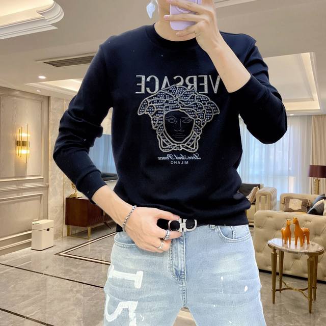 Versace 2026 Spring/Summer New Gw Synchronized Sweatshirt/T-Shirt! Continuing th
