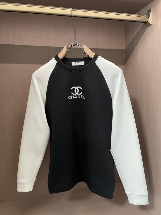 New Spring Arrival Chanel Crew Neck Pullover Sweatshirt; Classic pullover unisex