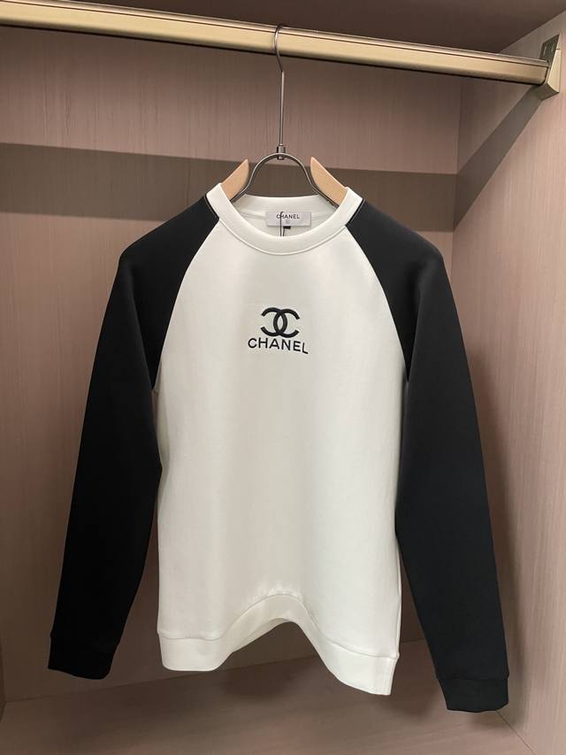 New Spring Arrival Chanel Crew Neck Pullover Sweatshirt; Classic pullover unisex