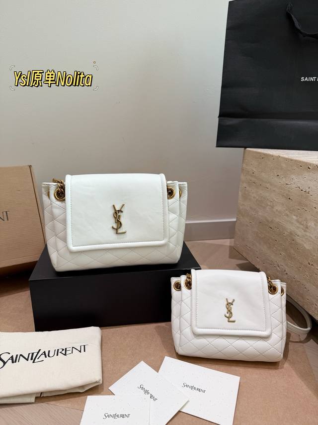 配盒 Size：23*15Cm 18*13Cm 牛皮品质出 Ysl Mini Nolita手袋 精致、可爱还很能装～ 背他真的是温柔小仙女本仙了 搜索杨树林洛丽