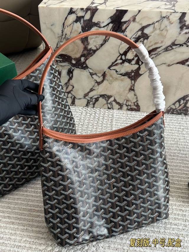 复刻版 折叠盒 Size：45*28Cm 30*26Cm 22*18Cm 戈雅 新品Hobo腋下包 皮料 皮料 做工都升级哦！ 从头到尾全部都是客订哦！ Hob