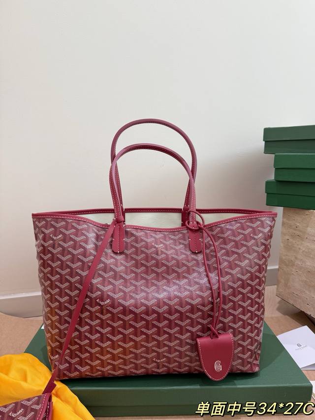 配礼盒 Size：中号34*27Cm 戈雅购物袋 属于这个季节的购物袋 从头到尾全部都是客订哦！ Goyard 小托特 实物真的很有质感， 四季绝配！
