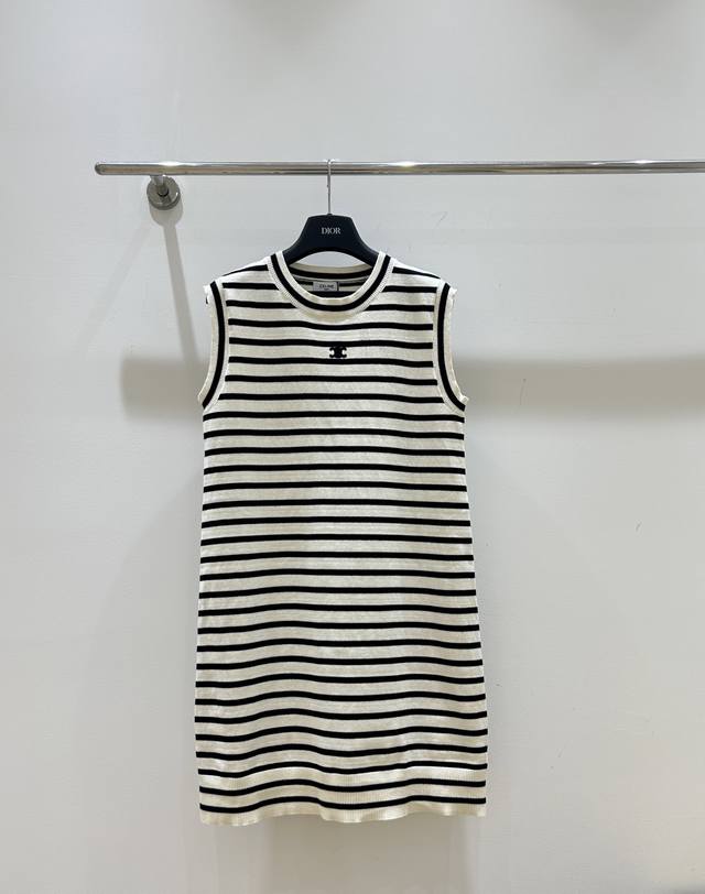夏季上新！Celine条纹背心裙，经典条纹设计，永不过时。清爽透气，轻松打造优雅时尚风，快来选购吧！