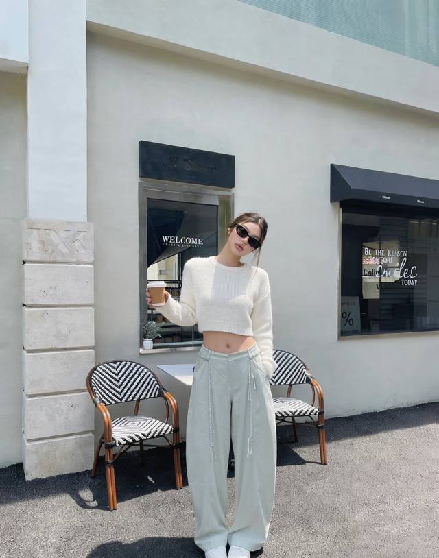 26 Newest straight-leg pants, simple and versatile, super stylish, comes with a