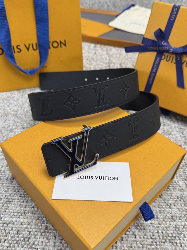 Louis Vuitton LV belt, plain embossed series, original hardware, exquisite hand-