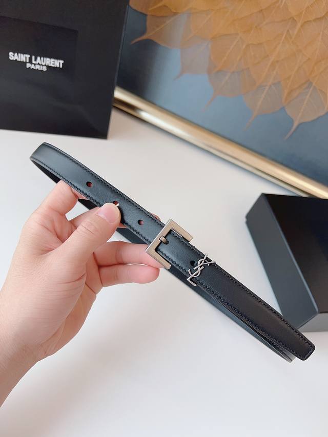 ST Saint Laurent High-End Genuine Leather Women's Fashion Belt Made of top-grade
