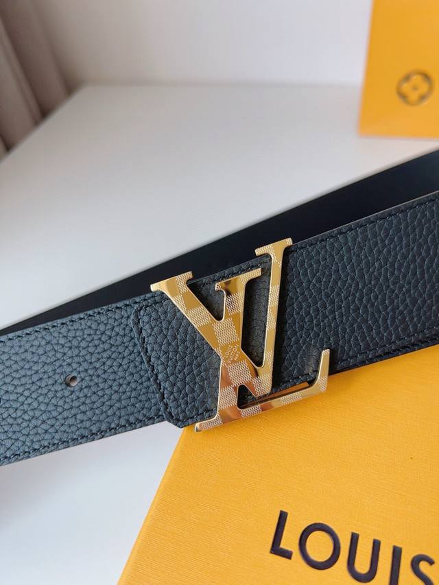 Louis Vuitton Men's Belt: Classic original quality, with exquisite hardware, met