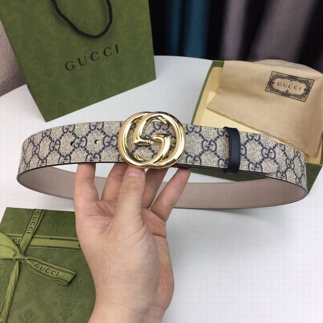 高端品质，实物拍摄 批￥ 配全套包装 品牌：Gucc I海外原单 扣头材质：精品实心铜扣 带身材质正面：39Mm宽度采用双面进口原版皮腰带，真空电镀五金扣头实物