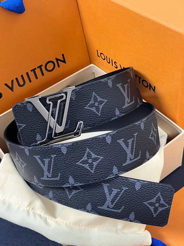 New seasonal style, 4.0 one side is canvas with black floral print, the other si