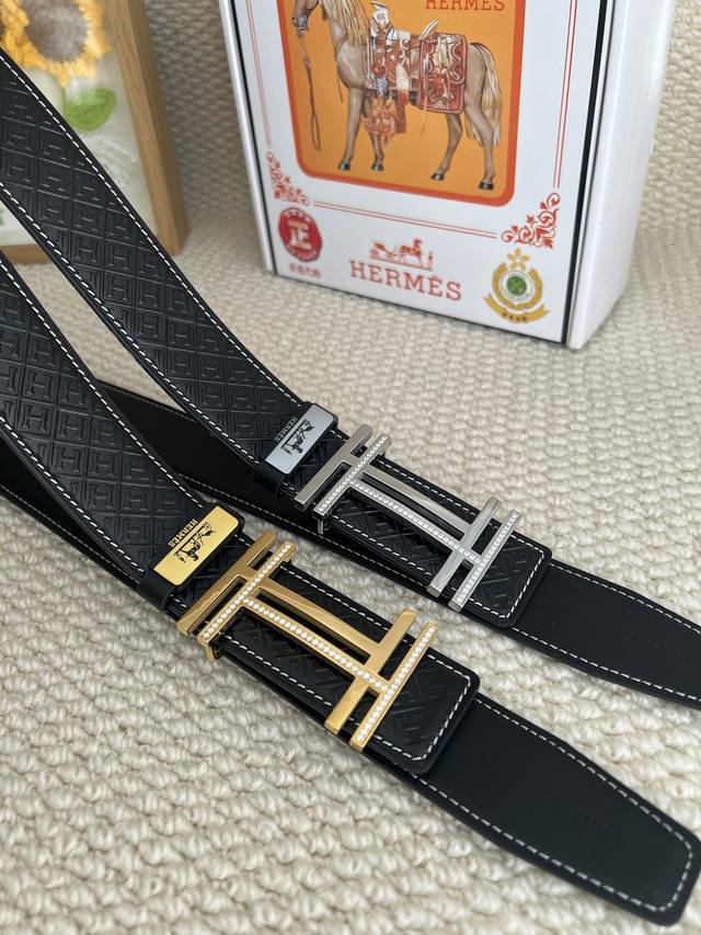 品名：爱马仕.HermèS 材质：原单牛皮腰带 百分百头层牛皮腰带保证真皮，24K纯钢扣，专柜原单品质、做工精细，时尚大牌，送人自用首选 包装： 请认准如图专柜