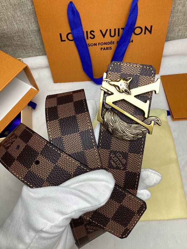 LV.路易威登 全套包装 宽度 40Mm宽度 正品一体铸造五金钢扣 原厂皮料 双面原厂定制进口面料 可送礼自用不错选择