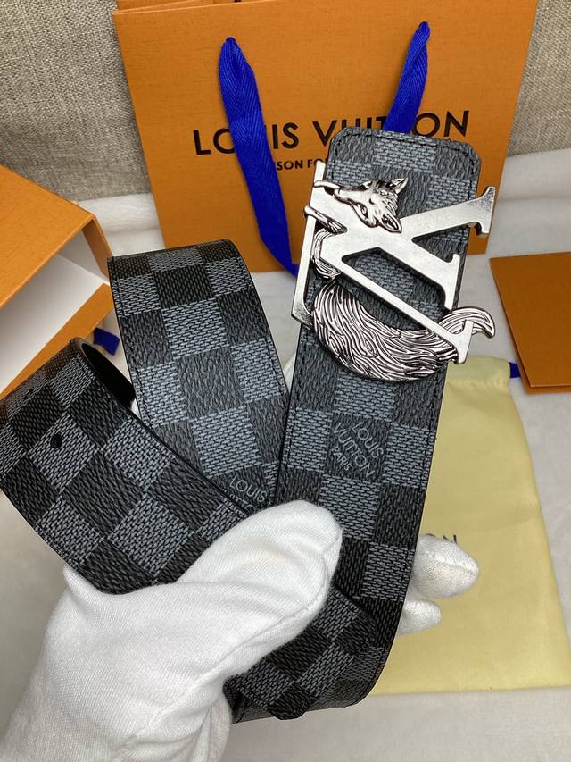 LV.路易威登 全套包装 宽度 40Mm宽度 正品一体铸造五金钢扣 原厂皮料 双面原厂定制进口面料 可送礼自用不错选择