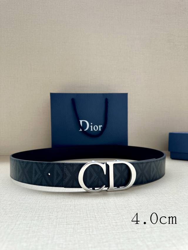 4.0cm Width. This 40mm reversible belt combines elegance with modern style. The