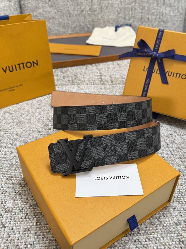 Louis Vuitton LV belt series, original hardware, exquisite hand-painted edges, s