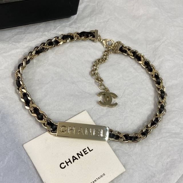 Xx1037 Ch Nel 方块穿皮项链 大爆款 立体造型感十足 搭配 小羊皮时髦复古 纯手工制作 气质非凡