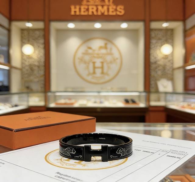 Hermes 爱马仕手镯 原版定制 手环 珐琅工艺太考验师傅的手艺了 要确保色泽手工制作好 高端定制 女神 都爱爱马仕火爆手镯 超精赞 各路女神 明星 同款 高