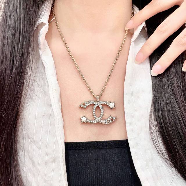 Chanel vintage necklace. Chanel's designs truly need no introduction; every piec