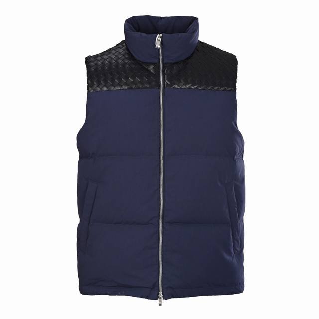 Bottega Veneta (BvLambskin Woven Shoulder-Patch Down Vest (DDDThis vest features
