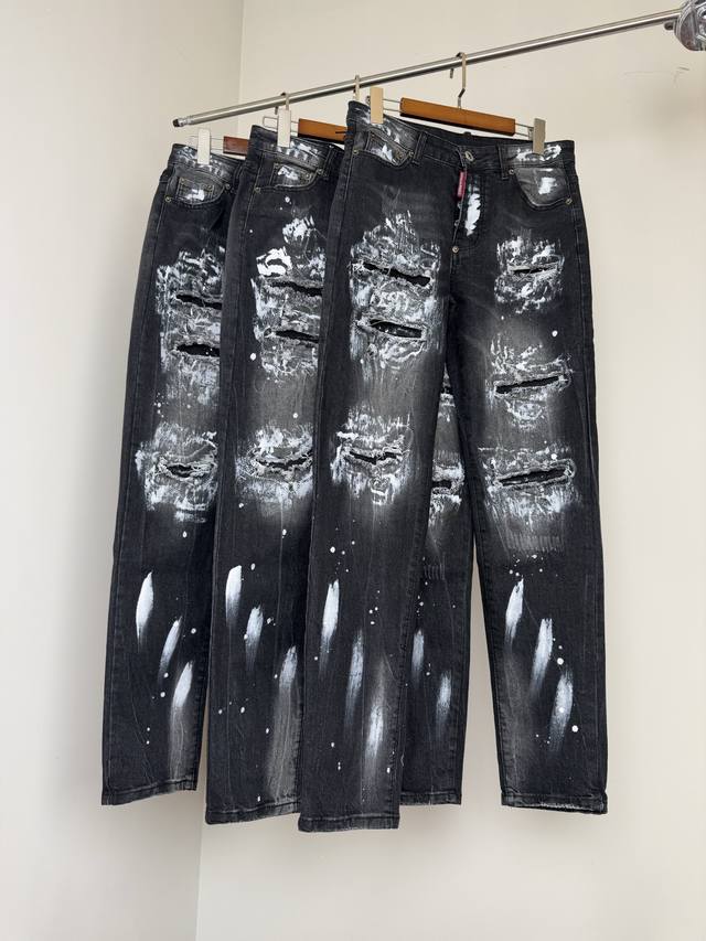 款号3312 Dsquared2水洗刀割泼墨牛仔裤 独家专供新款 高街牛仔裤高端版本！专柜定制面料 透气舒适度高，细节无可挑剔，品牌元素设计理念，体现高品质。手
